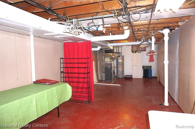 Builiding view eighteen for 32547 Avondale, Westland, MI. 48186