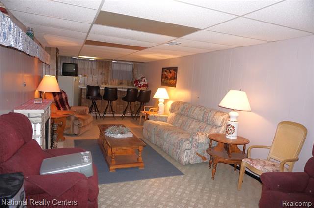 Builiding view fifteen for 32547 Avondale, Westland, MI. 48186