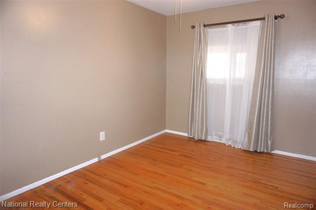 Builiding view fourteen for 32547 Avondale, Westland, MI. 48186