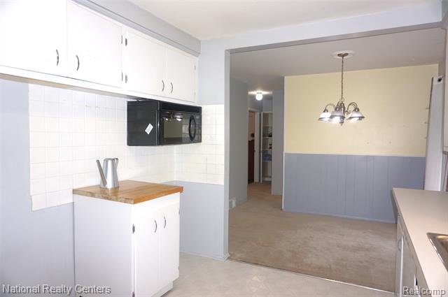 Builiding view nine for 32547 Avondale, Westland, MI. 48186