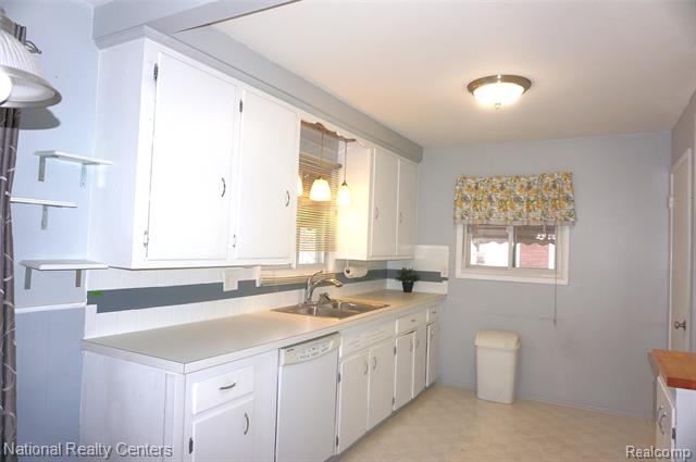 Builiding view ten for 32547 Avondale, Westland, MI. 48186