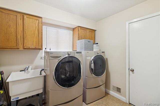 Builiding view eighteen for 41512 Pheasant Creek, Canton, MI. 48188