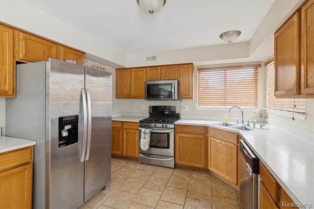 Builiding view eleven for 41512 Pheasant Creek, Canton, MI. 48188