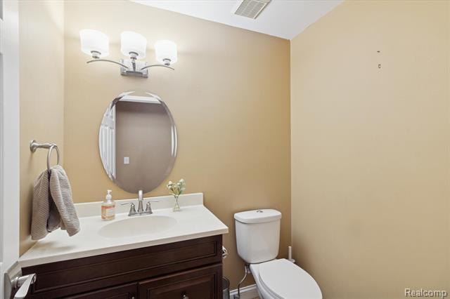 Builiding view seventeen for 41512 Pheasant Creek, Canton, MI. 48188