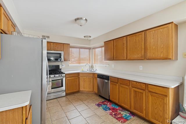 Builiding view ten for 41512 Pheasant Creek, Canton, MI. 48188