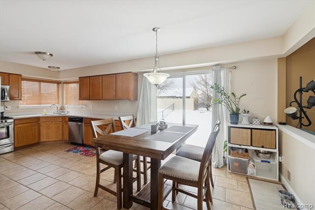 Builiding view thirteen for 41512 Pheasant Creek, Canton, MI. 48188