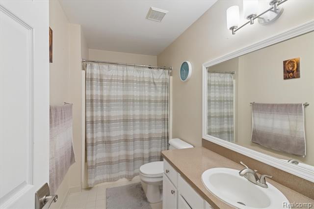 Builiding view thirty for 41512 Pheasant Creek, Canton, MI. 48188