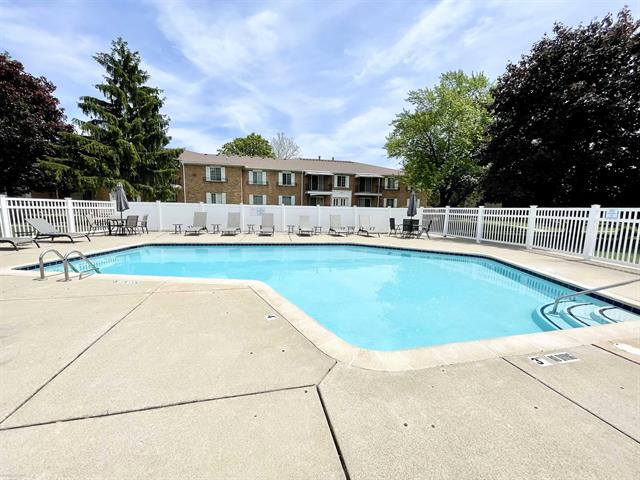 Builiding view nine for 30703 Shiawassee, Farmington, MI. 48336