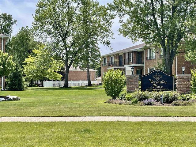 Builiding view one for 30703 Shiawassee, Farmington, MI. 48336