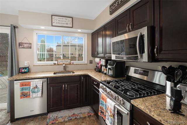 Builiding view eight for 40341 Worthington, Canton, MI. 48188