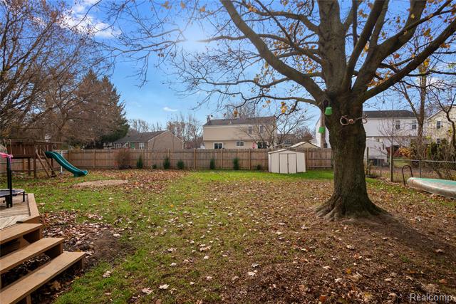 Builiding view thirty for 40341 Worthington, Canton, MI. 48188