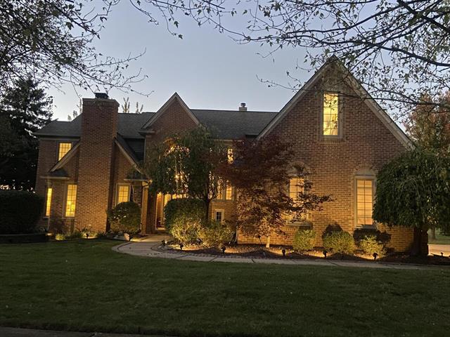 Builiding view eighty two for 241 Country Club, Canton, MI. 48188