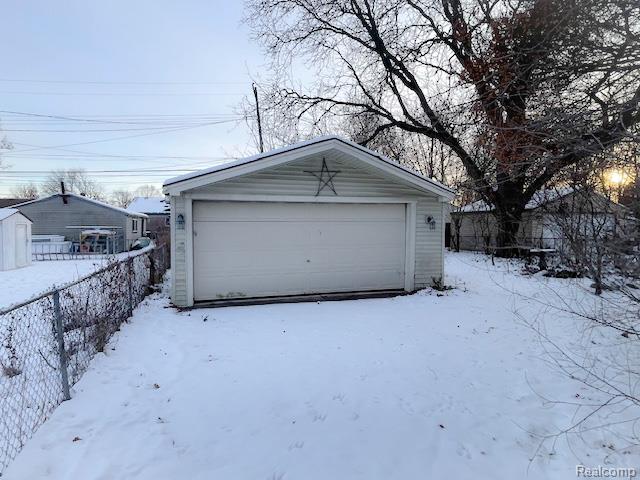 Builiding view twelve for 30939 Hiveley, Westland, MI. 48186