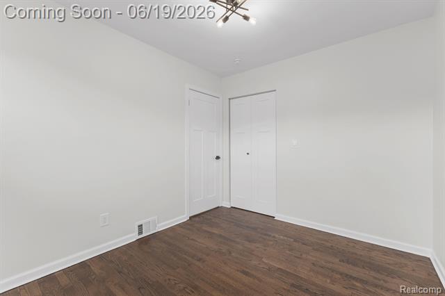 Builiding view eighteen for 22121 Whitmore, Oak Park, MI. 48237
