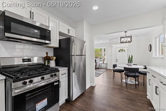 Builiding view eleven for 22121 Whitmore, Oak Park, MI. 48237