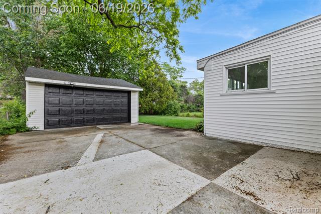 Builiding view four for 22121 Whitmore, Oak Park, MI. 48237