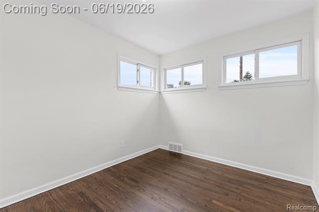 Builiding view fourteen for 22121 Whitmore, Oak Park, MI. 48237