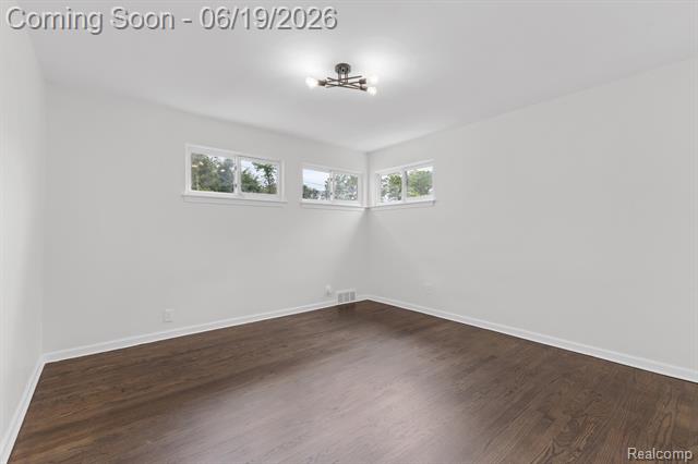 Builiding view nineteen for 22121 Whitmore, Oak Park, MI. 48237