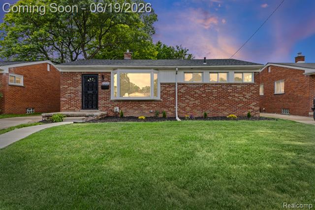 Builiding view one for 22121 Whitmore, Oak Park, MI. 48237