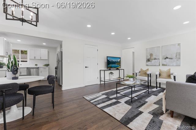 Builiding view six for 22121 Whitmore, Oak Park, MI. 48237
