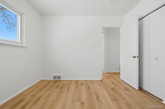 Builiding view eighteen for 315 S Hanlon, Westland, MI. 48186