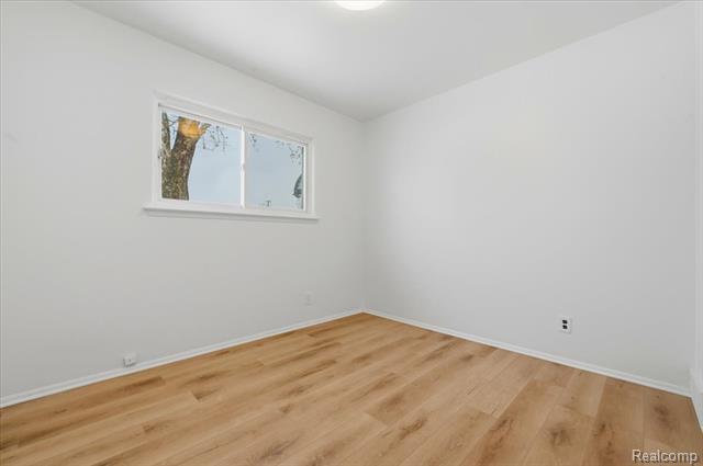 Builiding view fifteen for 315 S Hanlon, Westland, MI. 48186