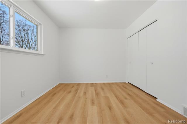 Builiding view nineteen for 315 S Hanlon, Westland, MI. 48186