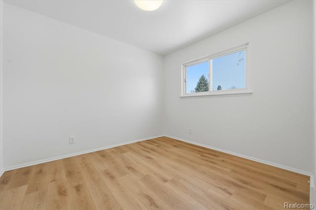 Builiding view seventeen for 315 S Hanlon, Westland, MI. 48186