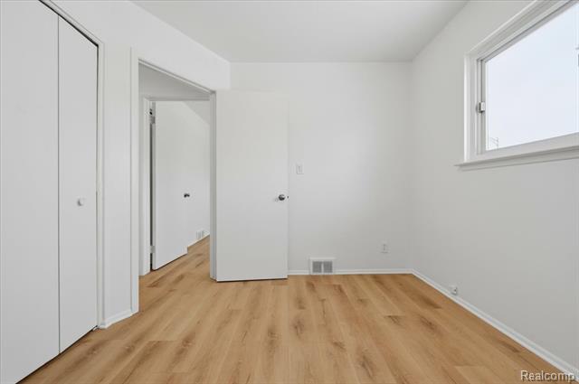 Builiding view sixteen for 315 S Hanlon, Westland, MI. 48186