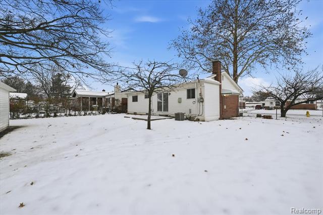 Builiding view thirty one for 315 S Hanlon, Westland, MI. 48186