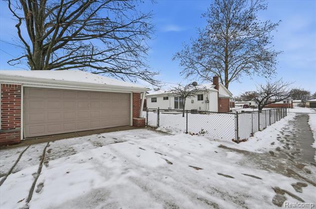 Builiding view thirty three for 315 S Hanlon, Westland, MI. 48186