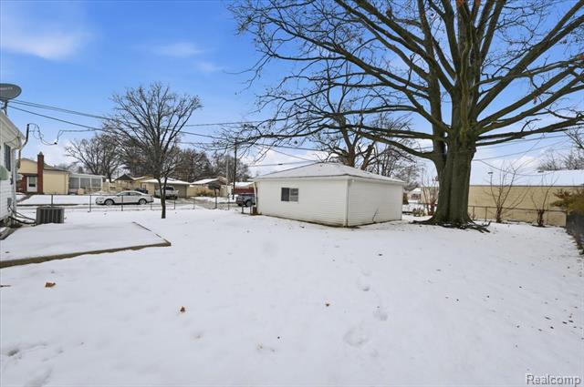 Builiding view thirty two for 315 S Hanlon, Westland, MI. 48186