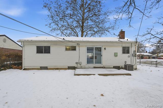 Builiding view thirty for 315 S Hanlon, Westland, MI. 48186