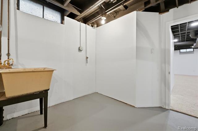 Builiding view twenty nine for 315 S Hanlon, Westland, MI. 48186