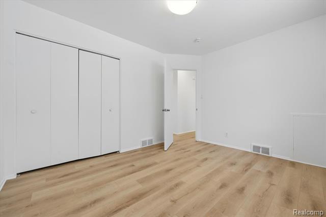 Builiding view twenty for 315 S Hanlon, Westland, MI. 48186