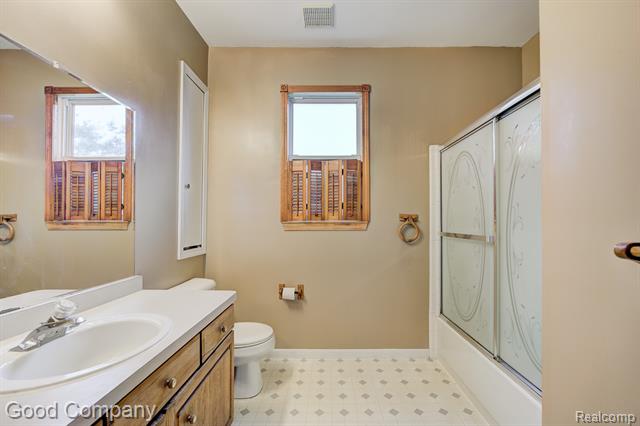 Builiding view nineteen for 22723 Middlebelt, Farmington, MI. 48336