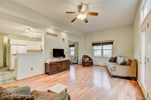 Builiding view one for 22723 Middlebelt, Farmington, MI. 48336