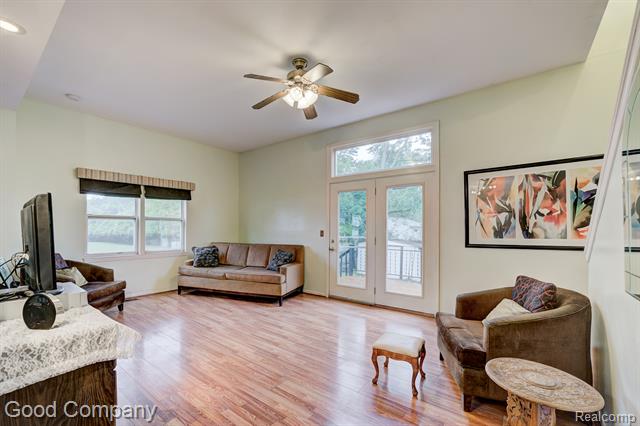 Builiding view seven for 22723 Middlebelt, Farmington, MI. 48336