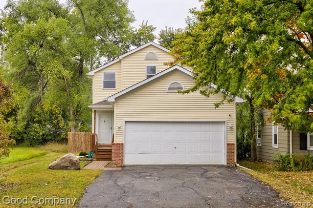 Builiding view thirty five for 22723 Middlebelt, Farmington, MI. 48336