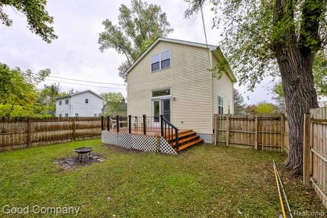 Builiding view thirty one for 22723 Middlebelt, Farmington, MI. 48336