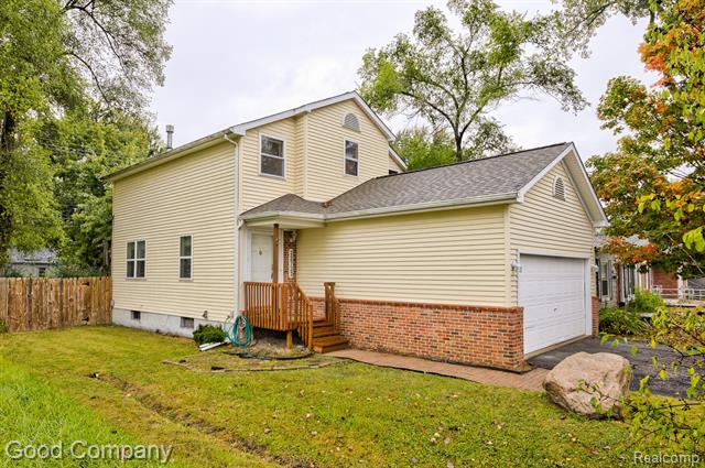 Builiding view thirty six for 22723 Middlebelt, Farmington, MI. 48336