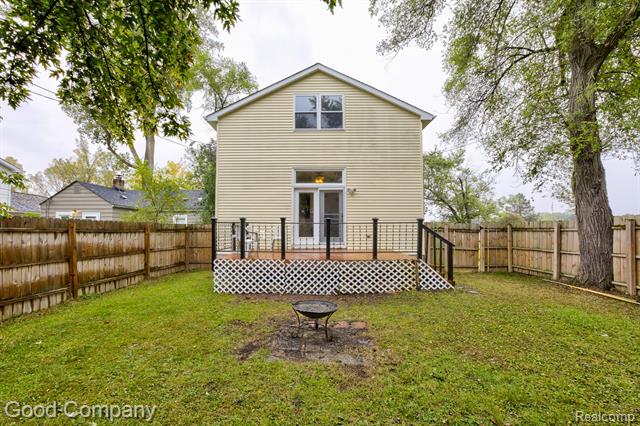 Builiding view thirty two for 22723 Middlebelt, Farmington, MI. 48336