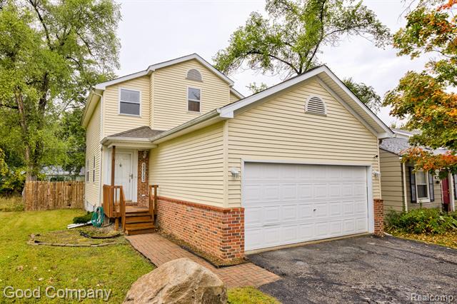 front view picture of 22723 Middlebelt Rd, Farmington, MI. 48336