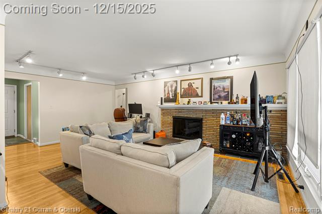 Builiding view eight for 25703 Loch Lomond, Dearborn Heights, MI. 48125