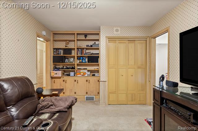 Builiding view eighteen for 25703 Loch Lomond, Dearborn Heights, MI. 48125