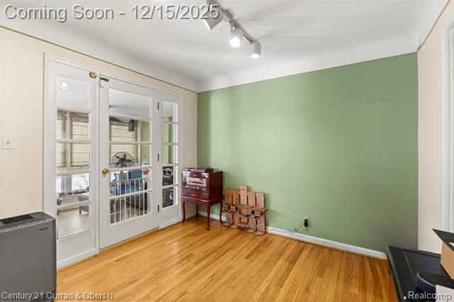 Builiding view eleven for 25703 Loch Lomond, Dearborn Heights, MI. 48125