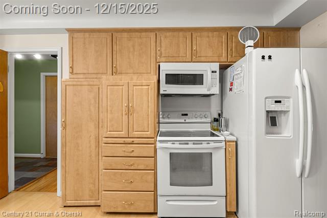 Builiding view fifteen for 25703 Loch Lomond, Dearborn Heights, MI. 48125