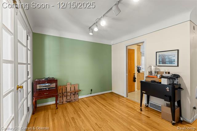 Builiding view ten for 25703 Loch Lomond, Dearborn Heights, MI. 48125