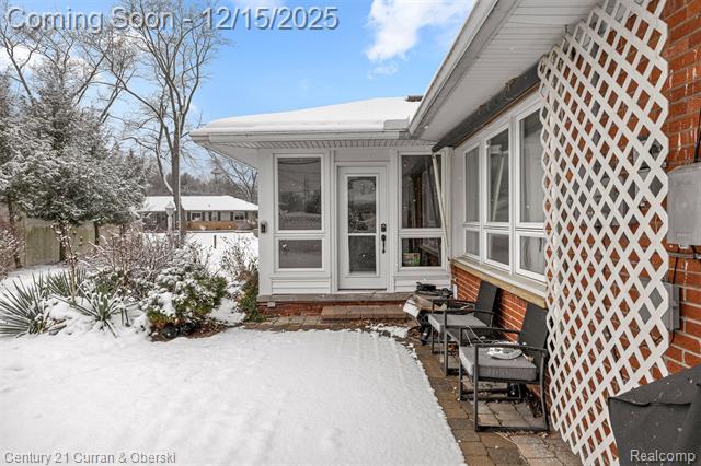 Builiding view thirty eight for 25703 Loch Lomond, Dearborn Heights, MI. 48125