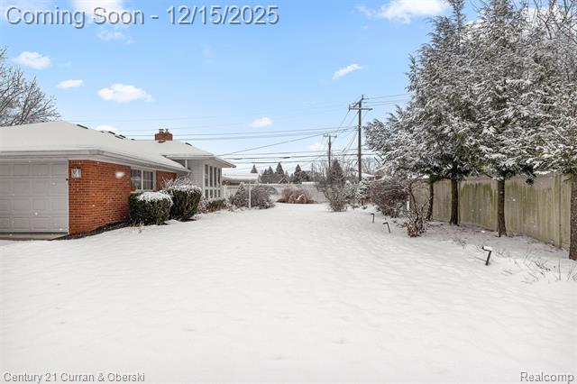 Builiding view thirty five for 25703 Loch Lomond, Dearborn Heights, MI. 48125